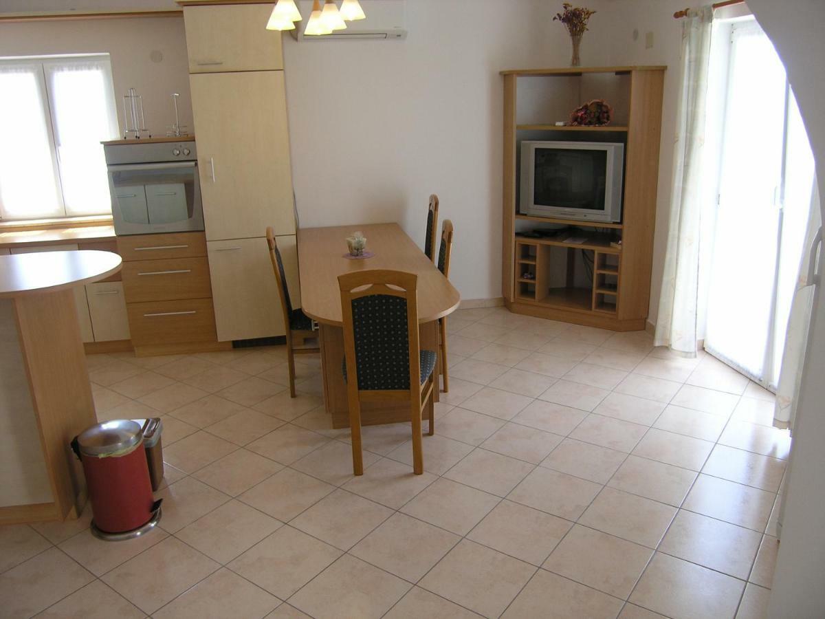 Ferienwohnung Apartman Juric Krk Town Exterior foto