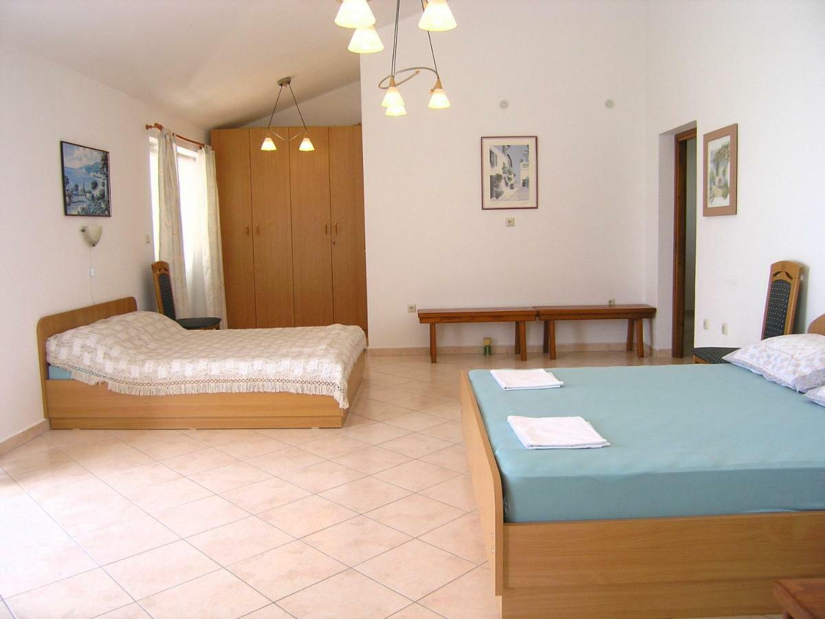 Ferienwohnung Apartman Juric Krk Town Exterior foto
