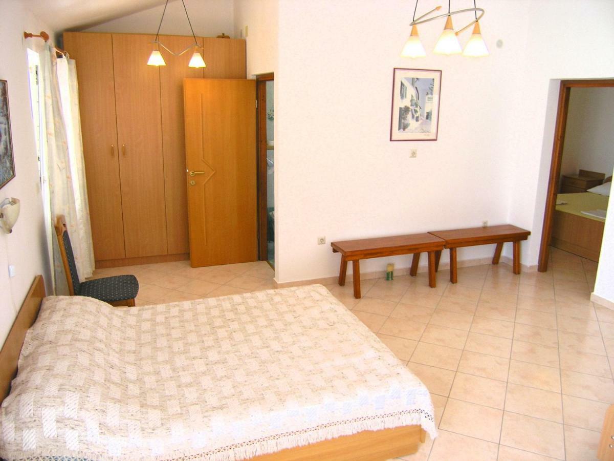 Ferienwohnung Apartman Juric Krk Town Exterior foto