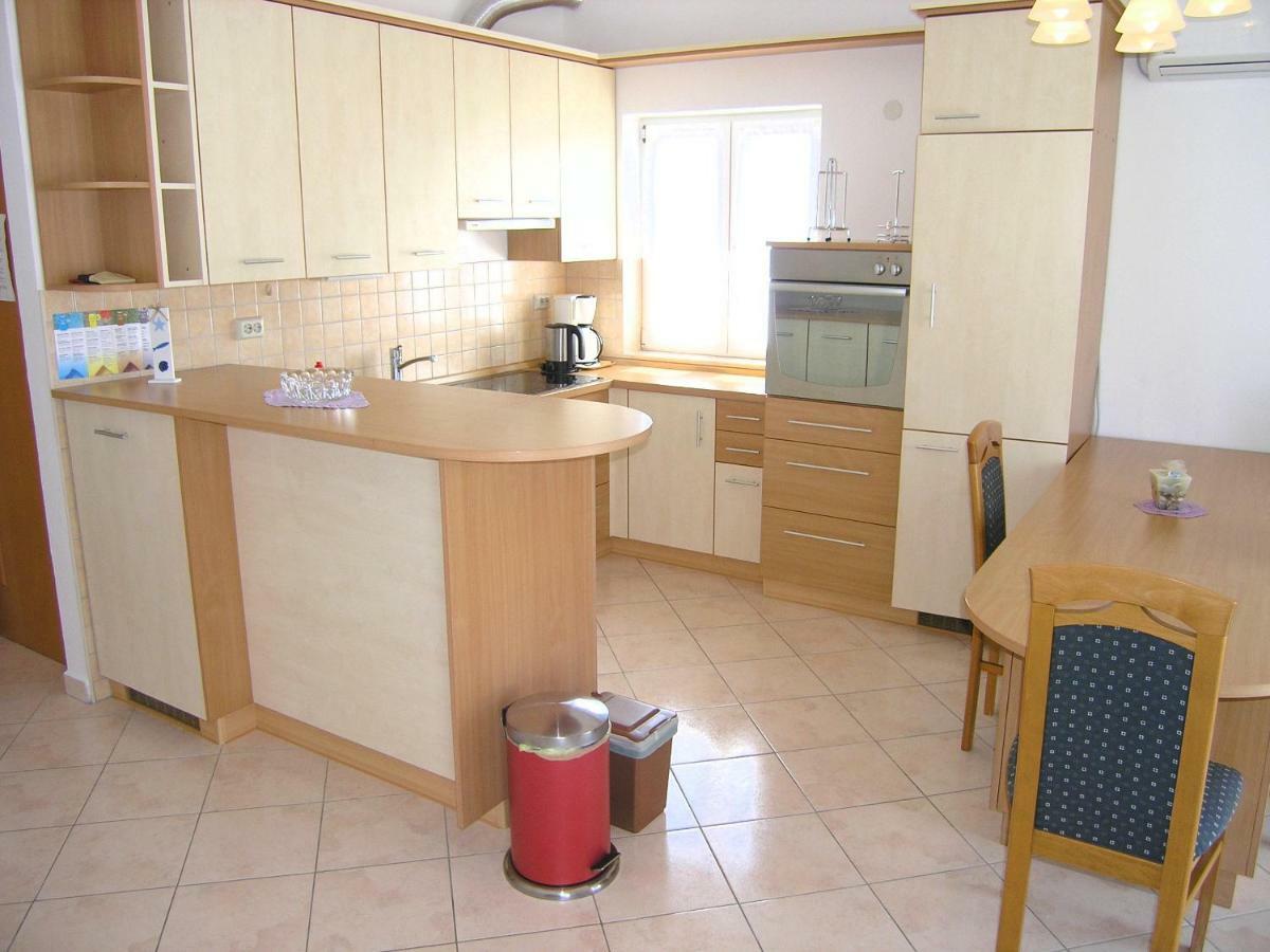 Ferienwohnung Apartman Juric Krk Town Exterior foto